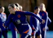 爱游戏官网-荷兰女足队在比赛中突破障碍