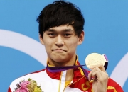 爱游戏官网-巴塞罗那选手连续获得游泳比赛第一，稳坐王座