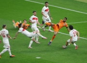 爱游戏官网-荷兰足球队战胜对手，成功进入半决赛的简单介绍