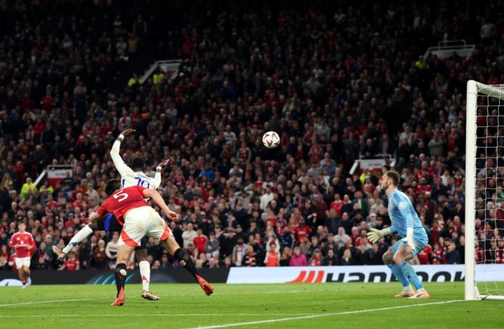 包含圣埃蒂安主场大败，里昂持续高歌的词条