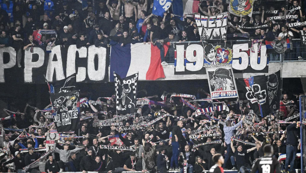 包含圣埃蒂安主场大败，里昂持续高歌的词条