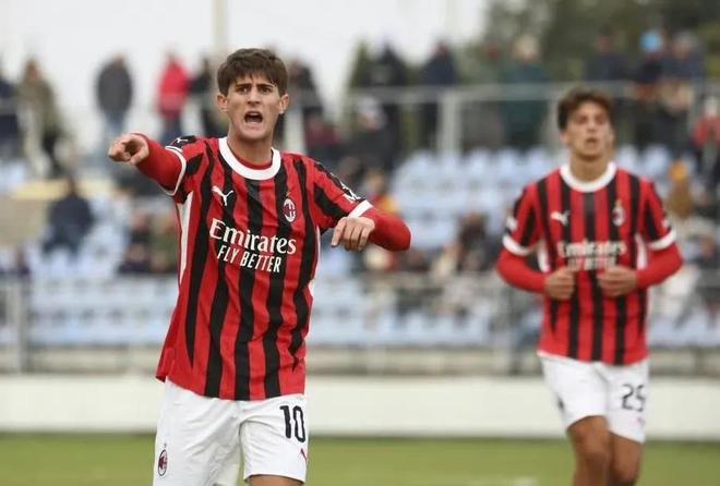 AC米兰青训培养出新巨星引发球迷热议的简单介绍 AC米兰青训培养出新巨星引发球迷热议的简单介绍