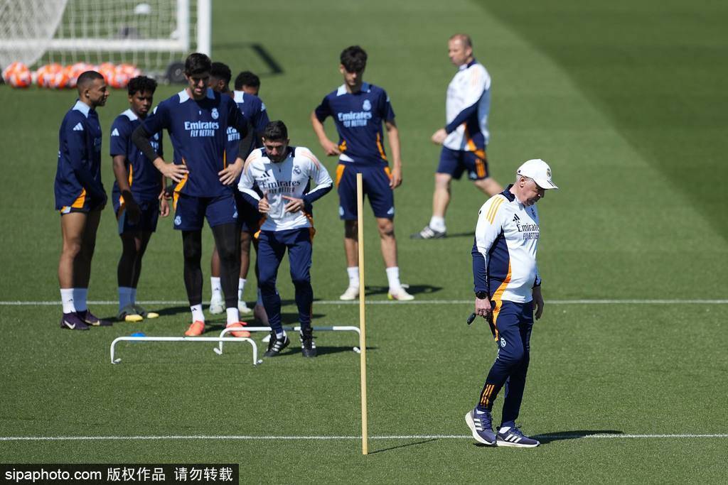 皇马巨星现身意大利国家队训练场,助威欧锦赛预选赛!的简单介绍 皇马巨星现身意大利国家队训练场,助威欧锦赛预选赛!的简单介绍
