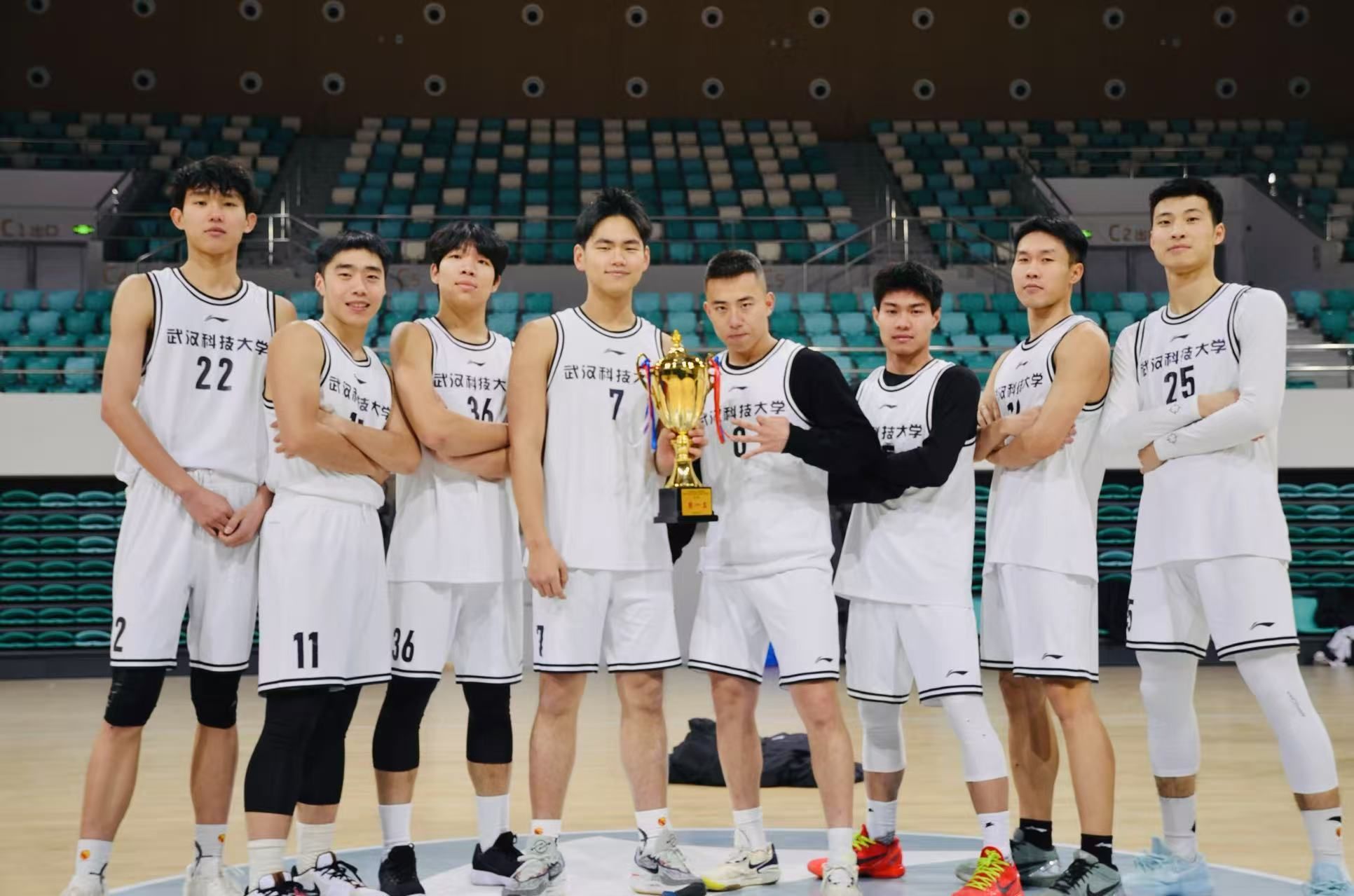 湖北男篮团结协作,抢得比赛胜利,实力超群 湖北男篮团结协作,抢得比赛胜利,实力超群