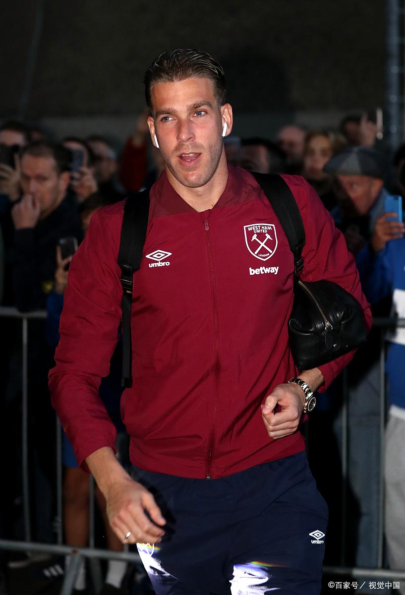 西汉姆联主教练提前观看对手录像,助力球队备战下场比赛 西汉姆联主教练提前观看对手录像,助力球队备战下场比赛