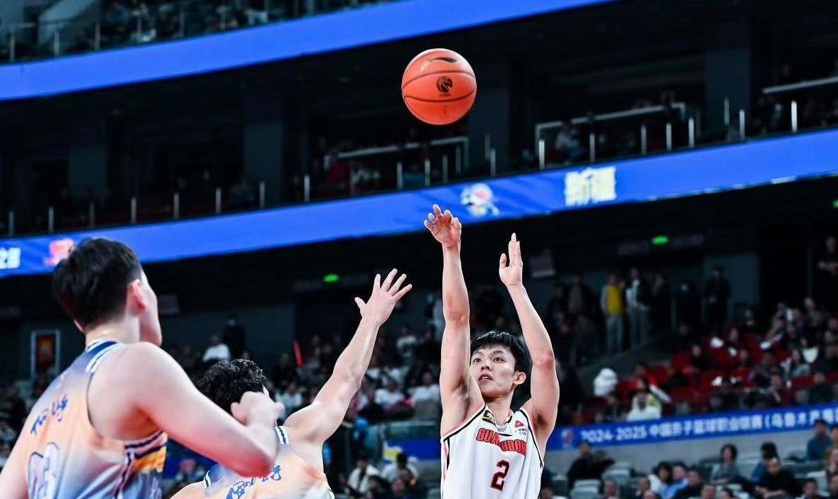 新疆男篮成功获胜,赢得关键比赛 新疆男篮成功获胜,赢得关键比赛