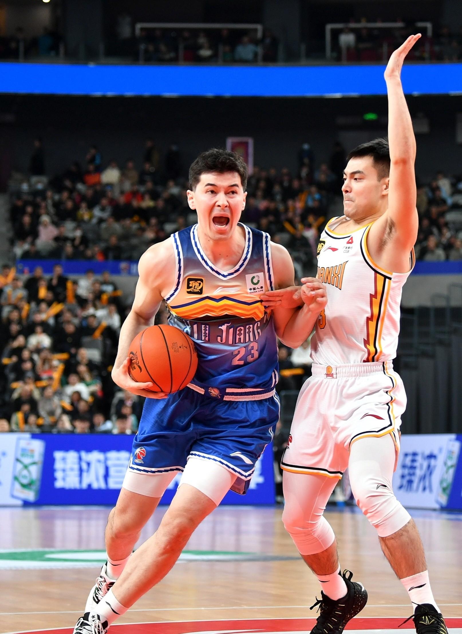 新疆男篮成功获胜,赢得关键比赛 新疆男篮成功获胜,赢得关键比赛