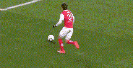 里昂队在关键时刻抢得一场胜利 里昂队在关键时刻抢得一场胜利