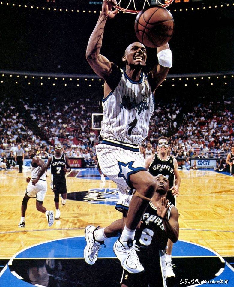 斯图加特年轻球员崭露头角引发球迷热议的简单介绍 斯图加特年轻球员崭露头角引发球迷热议的简单介绍