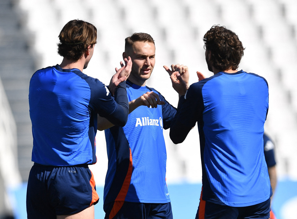 关于尤文图斯备战无懈双前锋联袂冲锋的信息 关于尤文图斯备战无懈双前锋联袂冲锋的信息