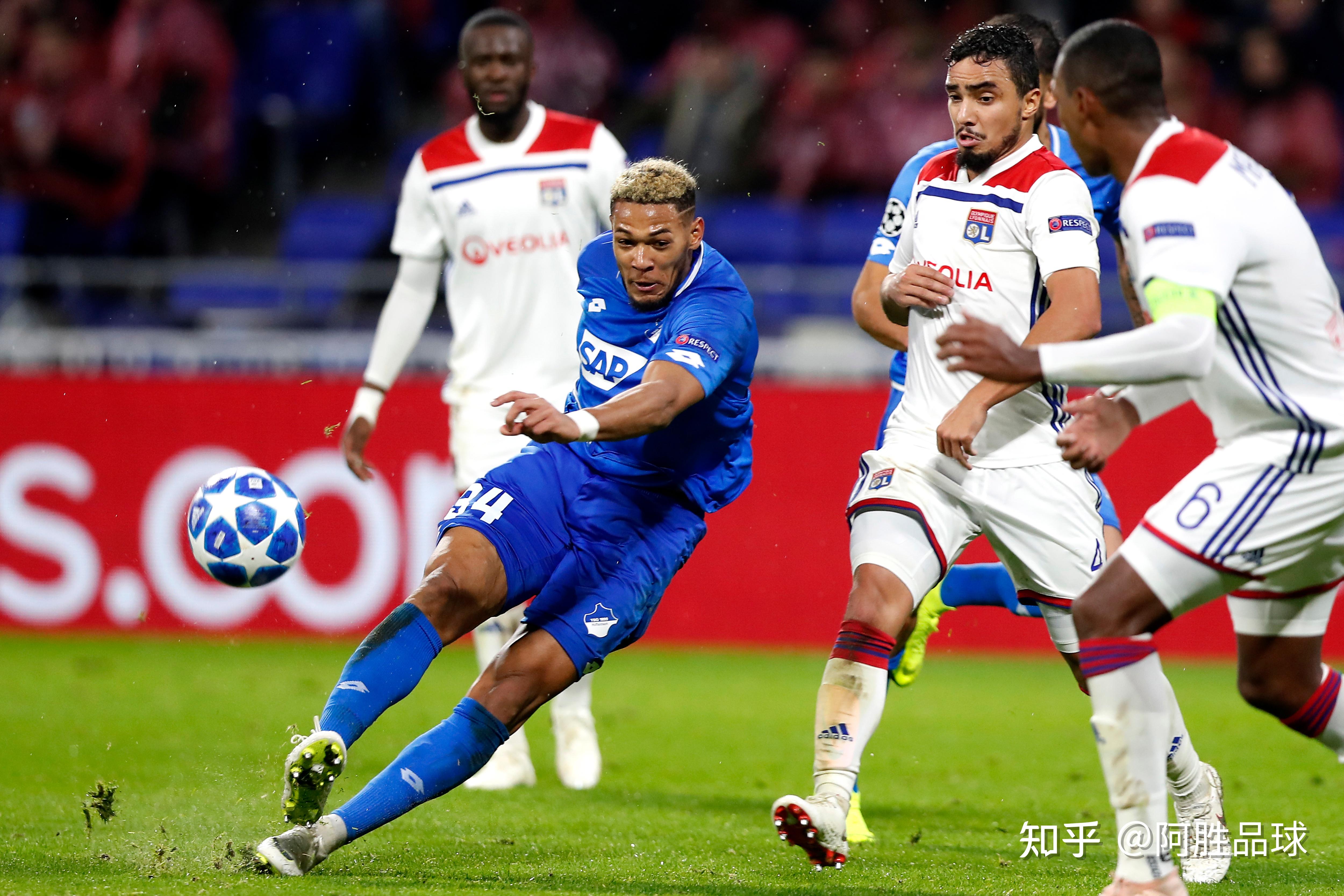 里昂主场不敌对手,遭遇连败 里昂主场不敌对手,遭遇连败