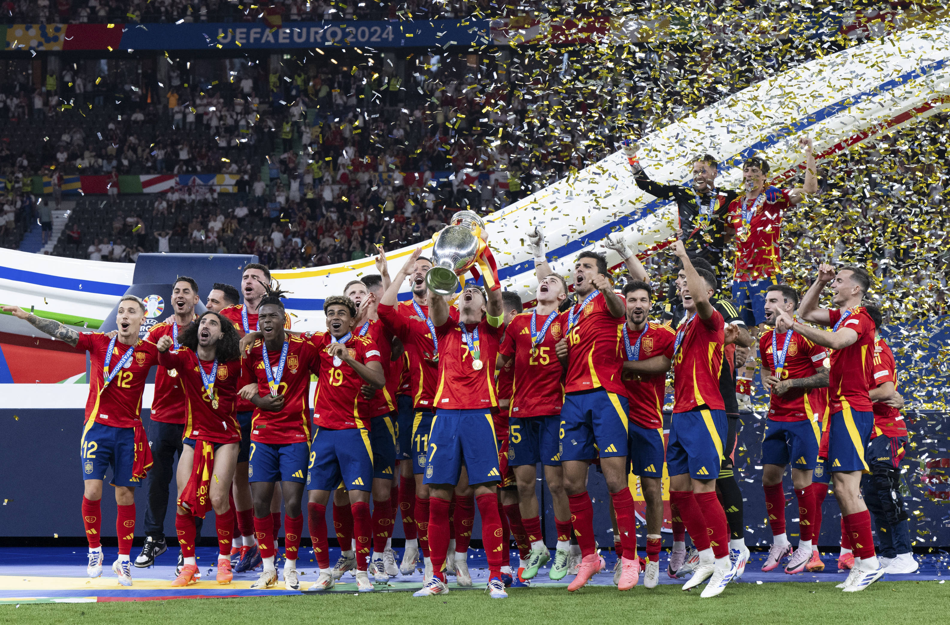 欧洲国家杯比赛场面激烈,输赢难分 欧洲国家杯比赛场面激烈,输赢难分