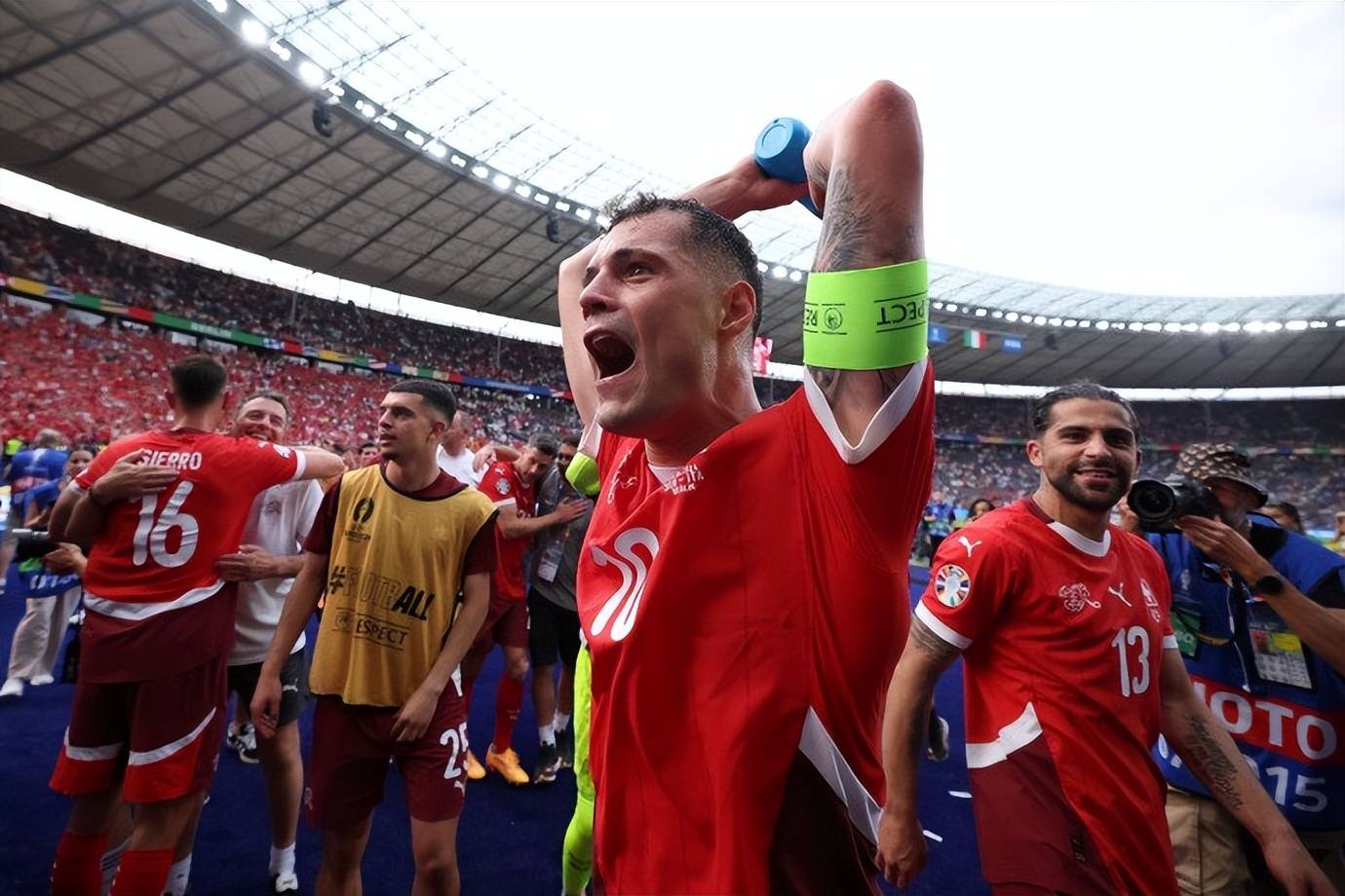 巅峰对战：欧洲杯赛场豪强对决！的简单介绍