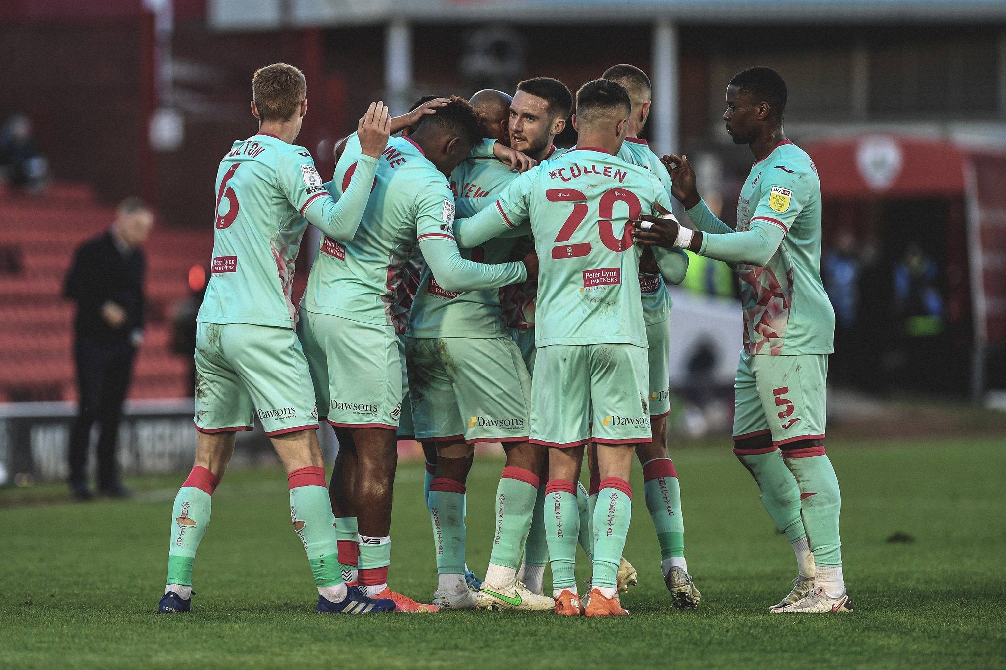 斯旺西客场击败巴恩斯利,稳固排名的简单介绍 斯旺西客场击败巴恩斯利,稳固排名的简单介绍