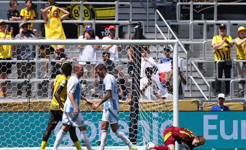 美洲足球精锐球队抵达阿根廷、展开激烈角逐 美洲足球精锐球队抵达阿根廷、展开激烈角逐