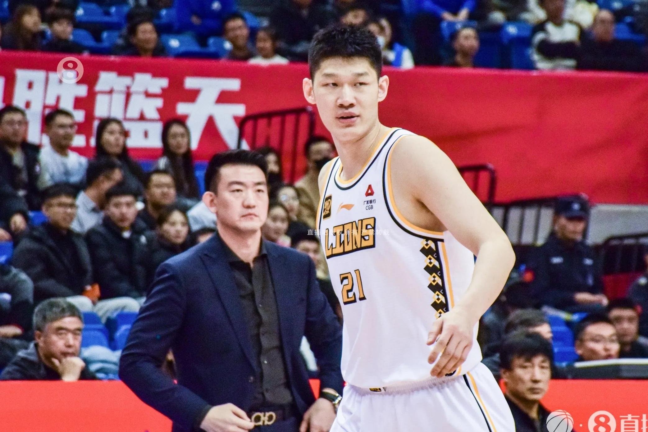 胡金秋表现抢眼,上海男篮再度胜出的简单介绍 胡金秋表现抢眼,上海男篮再度胜出的简单介绍