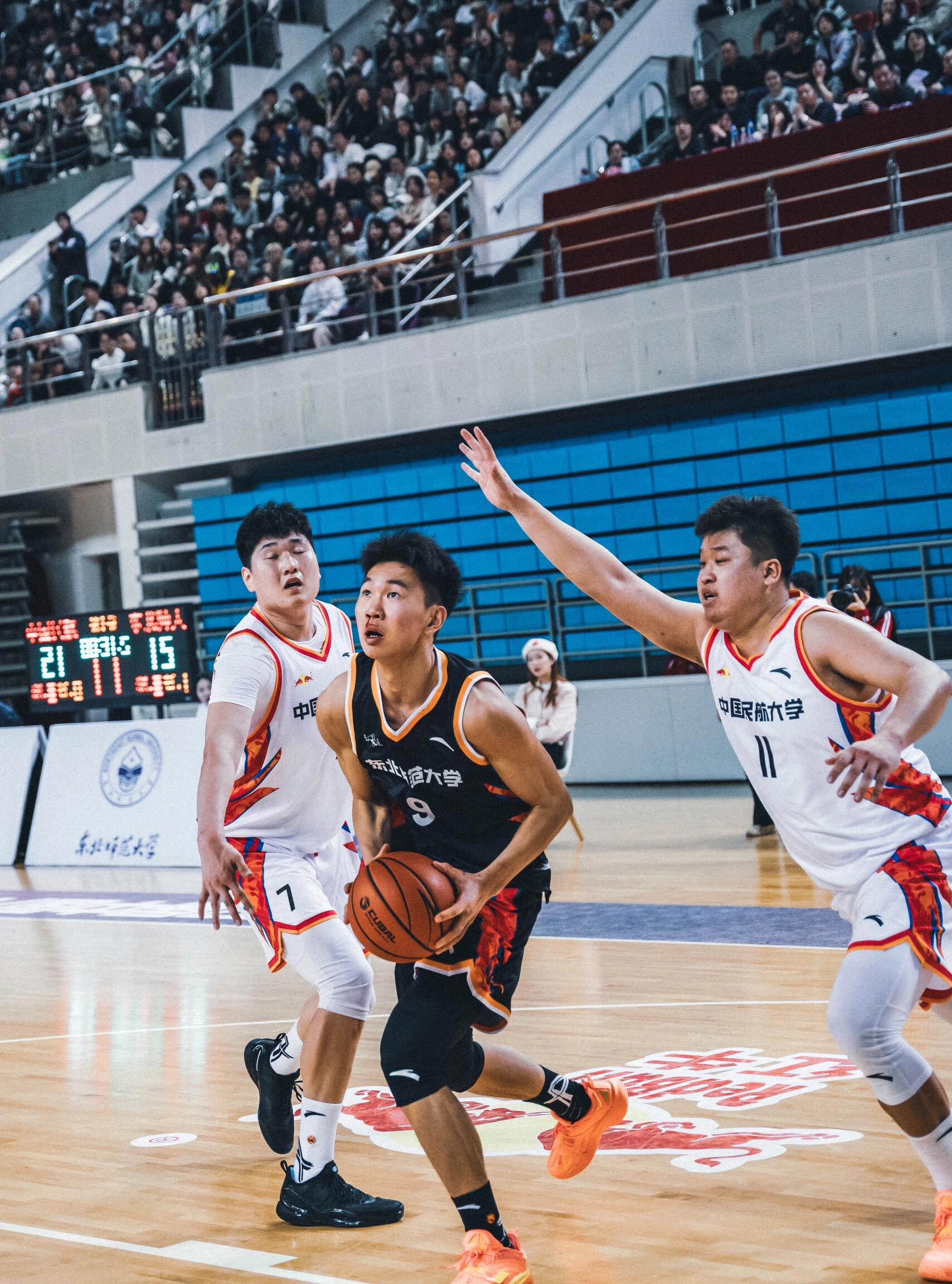 球员拼搏精神感人,全力以赴为球队争取胜利的简单介绍 球员拼搏精神感人,全力以赴为球队争取胜利的简单介绍