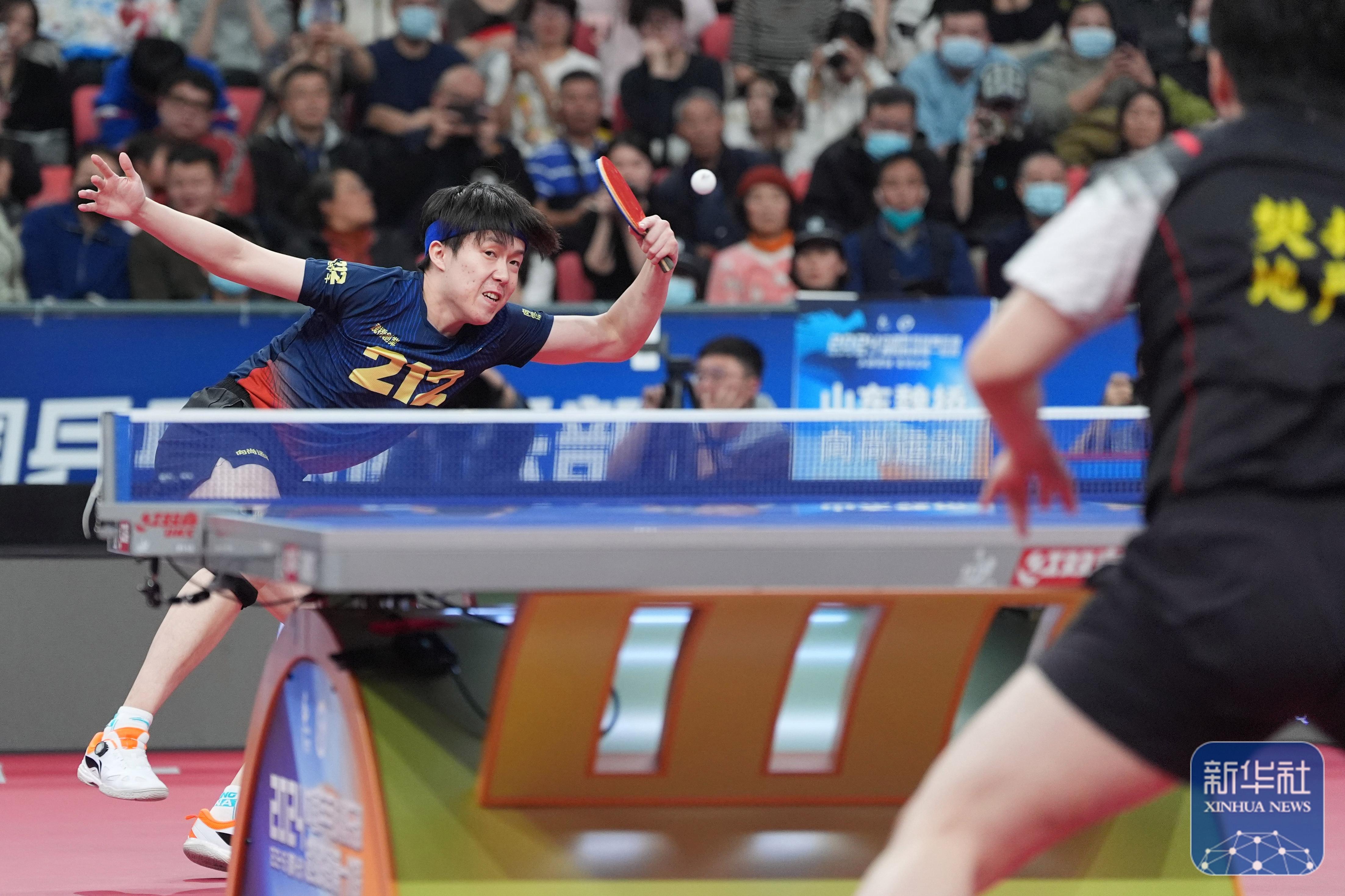 精彩对决震撼比赛场,球员们拼尽全力战胜对手的简单介绍 精彩对决震撼比赛场,球员们拼尽全力战胜对手的简单介绍