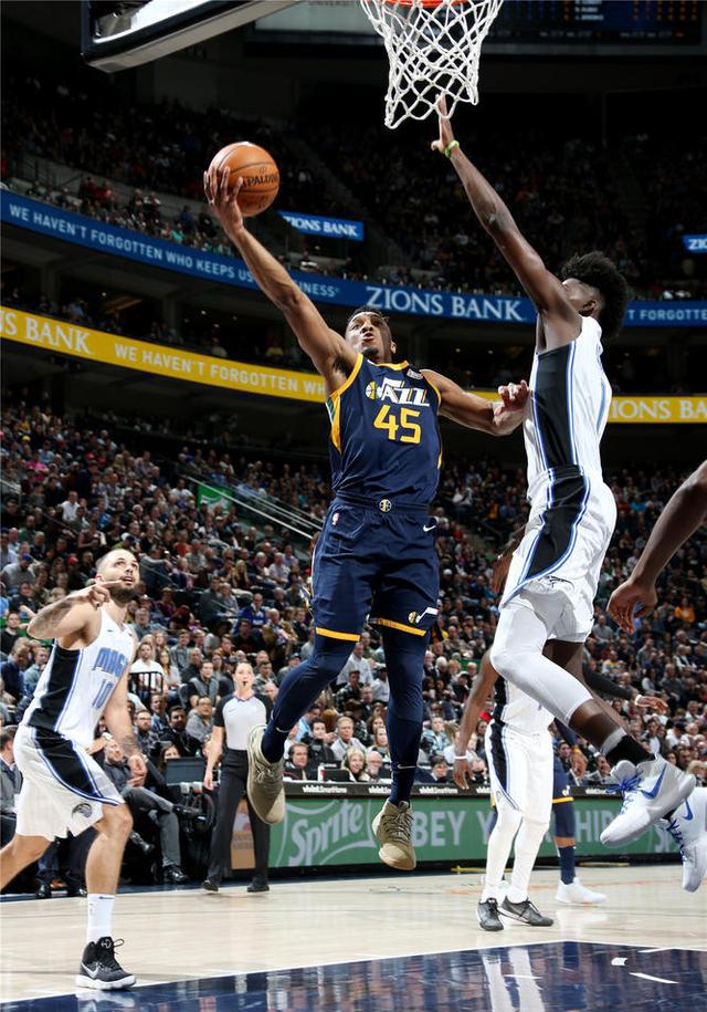 爵士客场横扫魔术,获得三连胜继续巩固前四的简单介绍 爵士客场横扫魔术,获得三连胜继续巩固前四的简单介绍