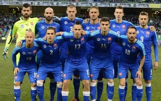 两支强队在激烈对决中展现实力 两支强队在激烈对决中展现实力