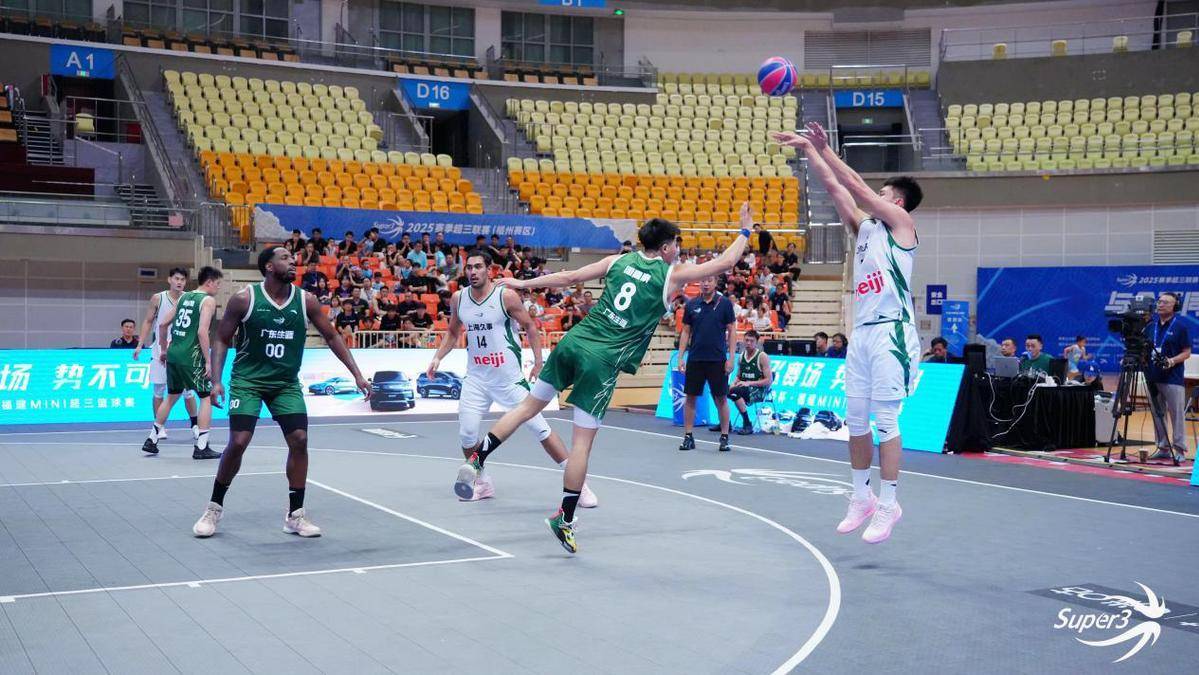 篮球联赛激情开启,球队拼尽全力冲围的简单介绍 篮球联赛激情开启,球队拼尽全力冲围的简单介绍