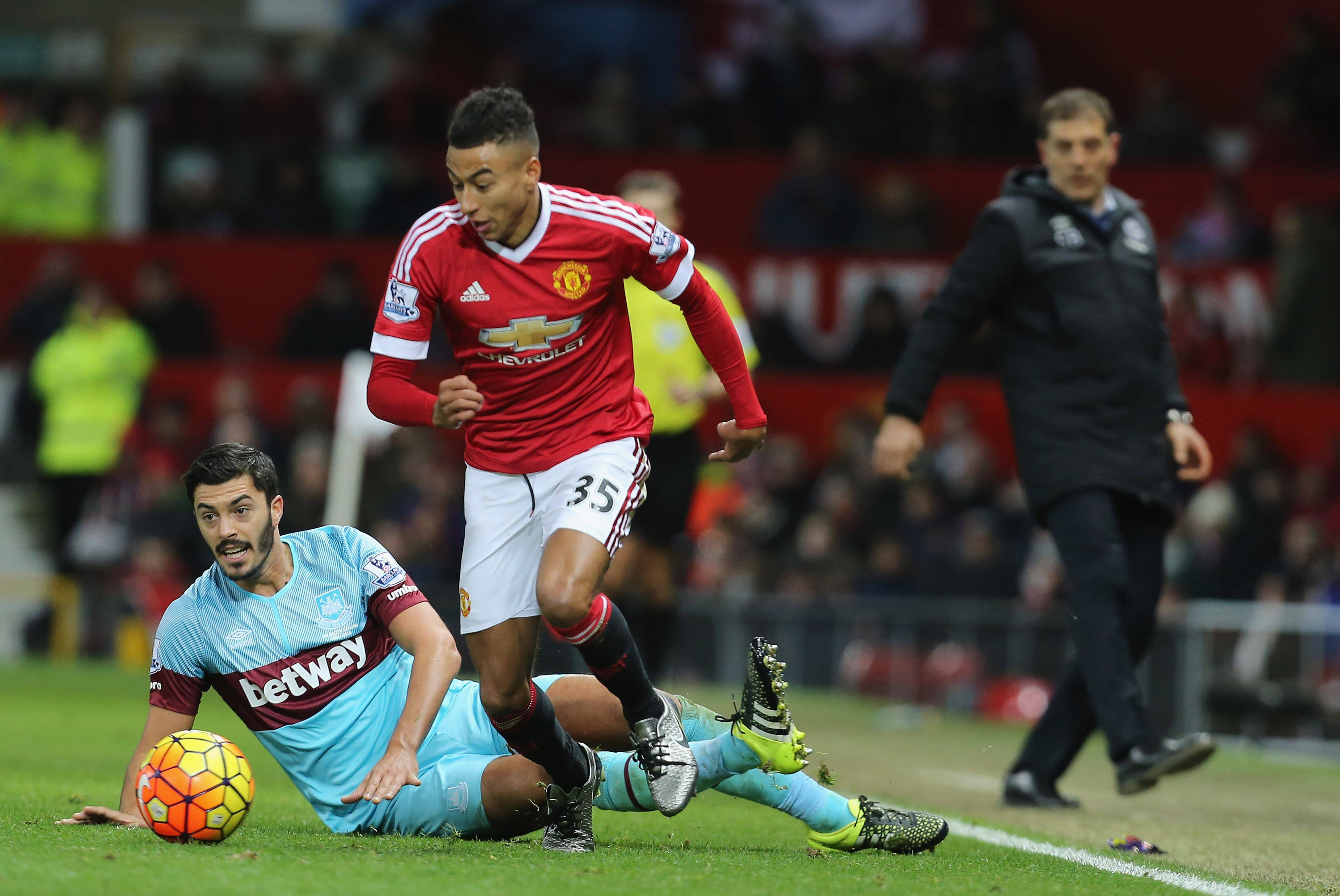 曼联客场取胜,出线希望获得提升 曼联客场取胜,出线希望获得提升