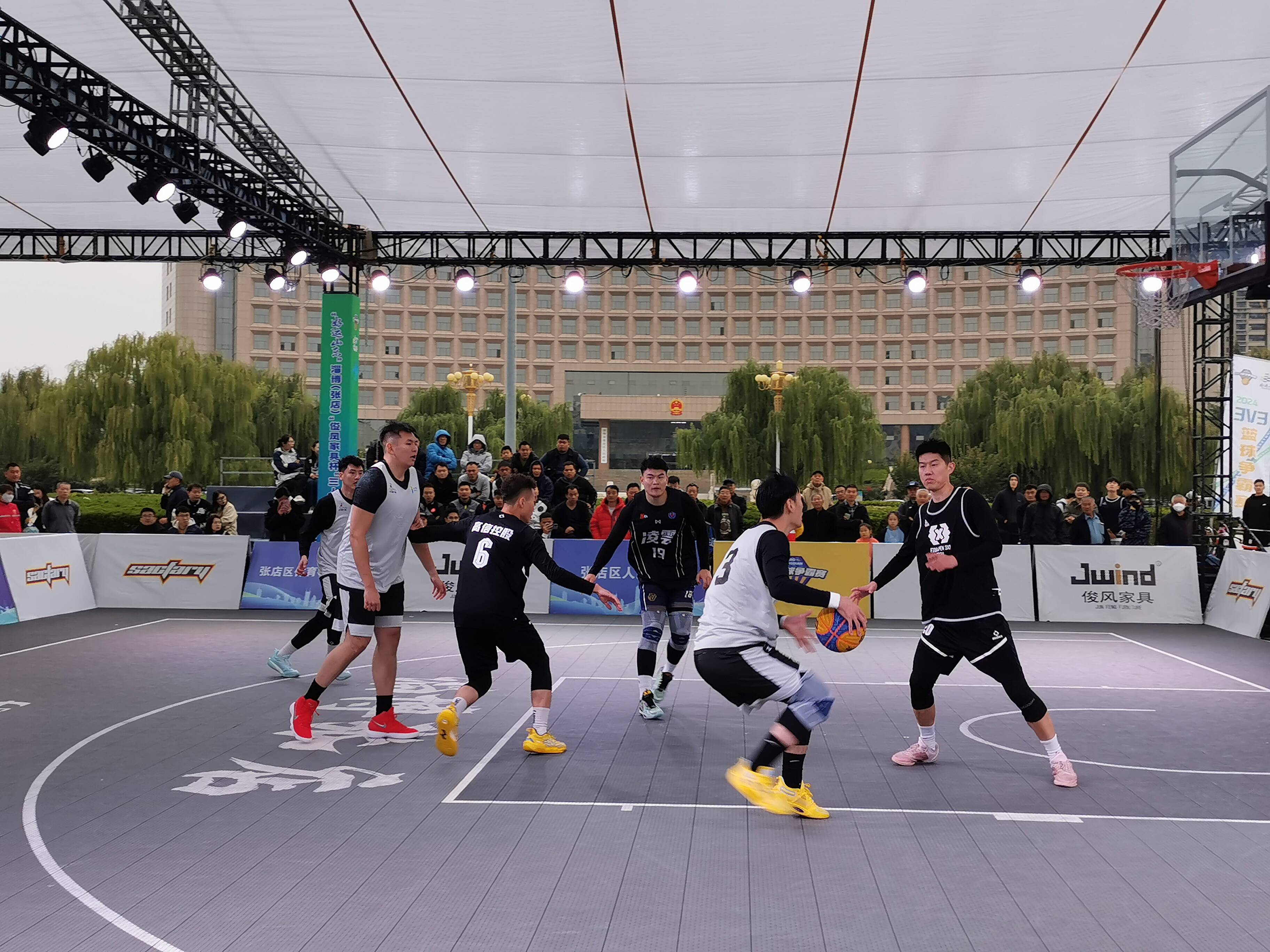 篮球传奇重返球场,展现绝代风采 篮球传奇重返球场,展现绝代风采