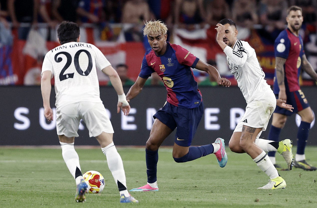 足球英雄的传奇故事在赛场上演 足球英雄的传奇故事在赛场上演