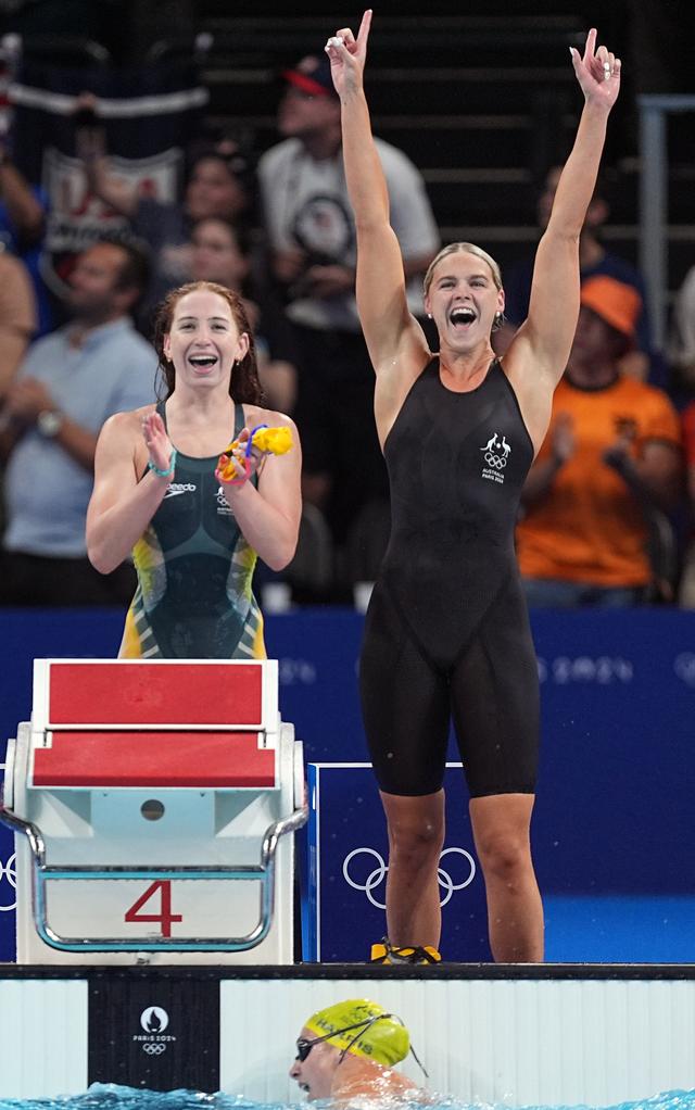 游泳项目比赛中澳大利亚选手领奖,实力惊人 游泳项目比赛中澳大利亚选手领奖,实力惊人