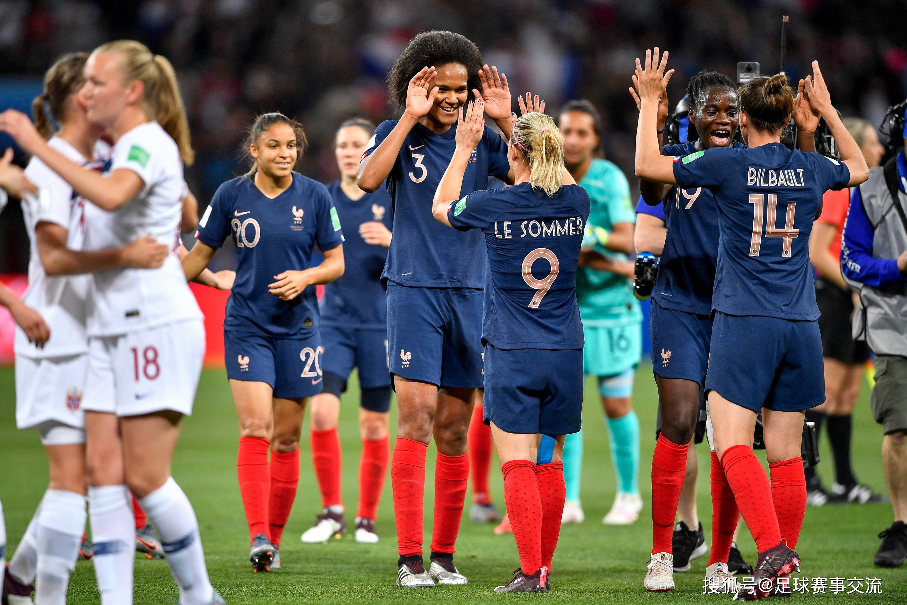 加拿大女子足球联赛迎来新赛季 加拿大女子足球联赛迎来新赛季